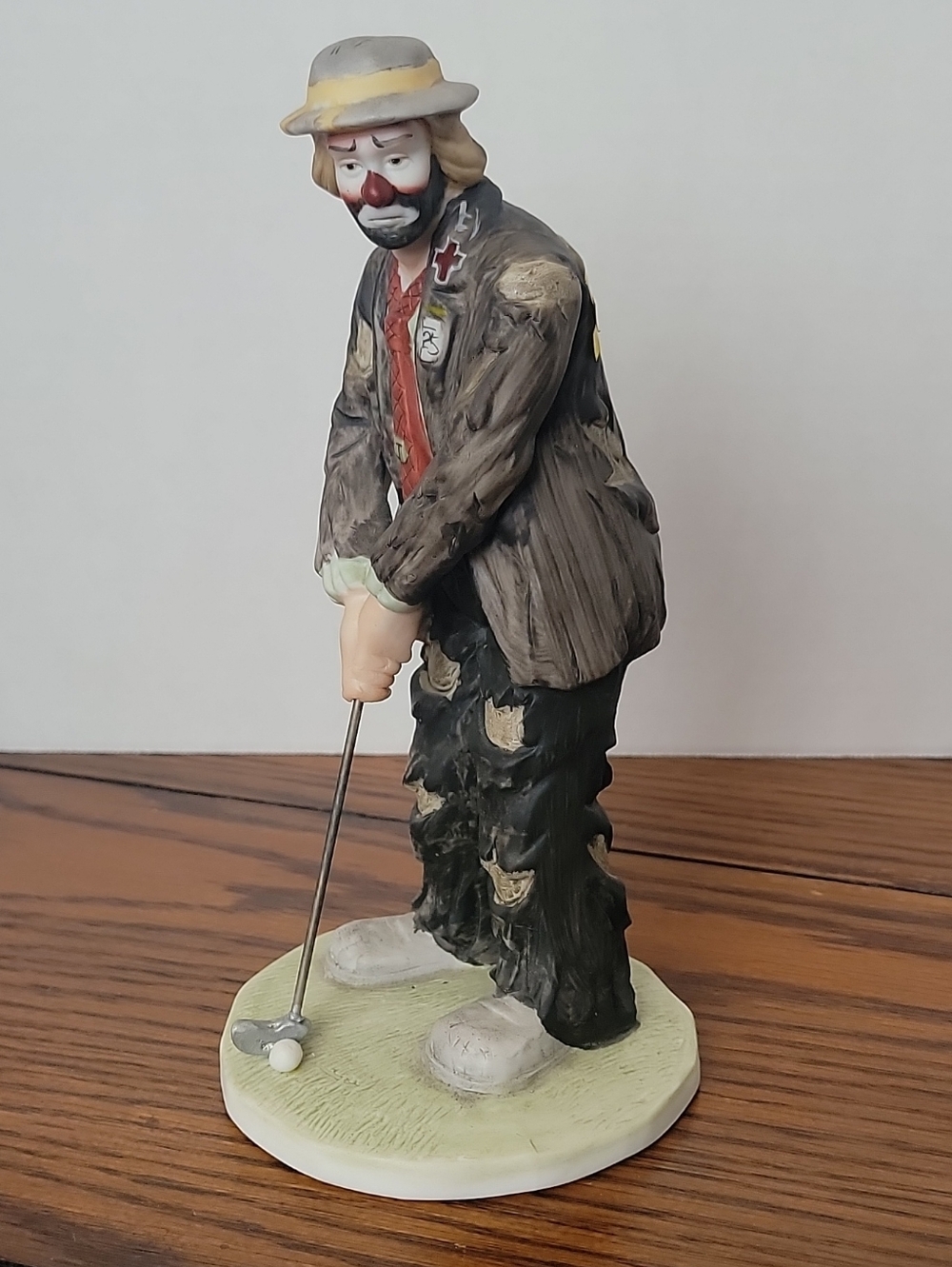 Emmet Kelly Clown Golfer Figurine in Brown, Black, Cream and Red